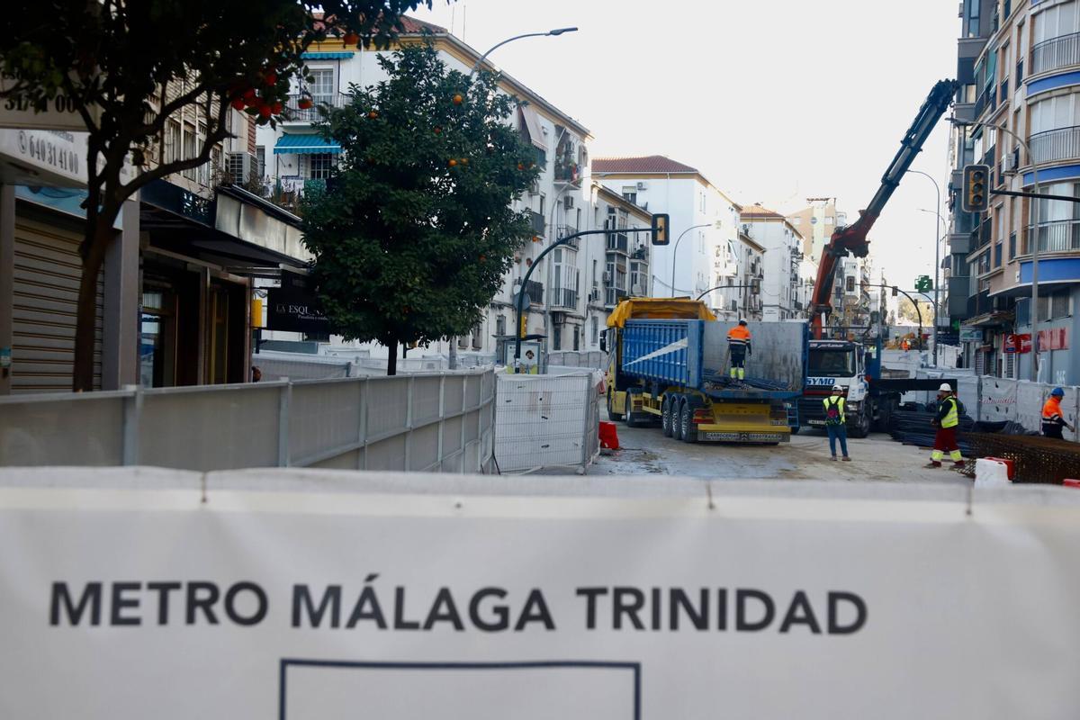 MLG 19-12-2025.-Tráfico intenso en los alrededores de calle Eugenio Gross y Las Chapas a causa de las obras del Metro