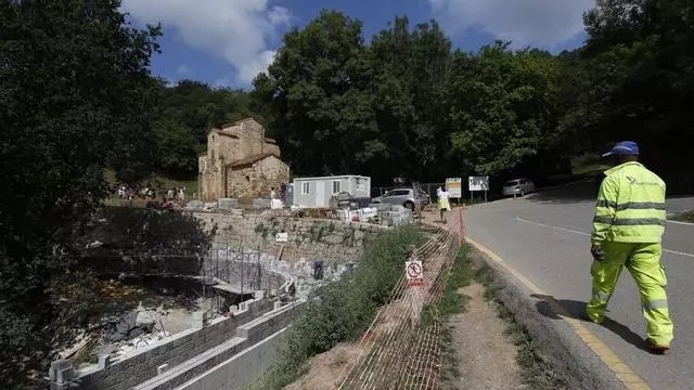 VÍDEO: Las visitas al prerrománico del Naranco se harán durante todo el verano entre obras
