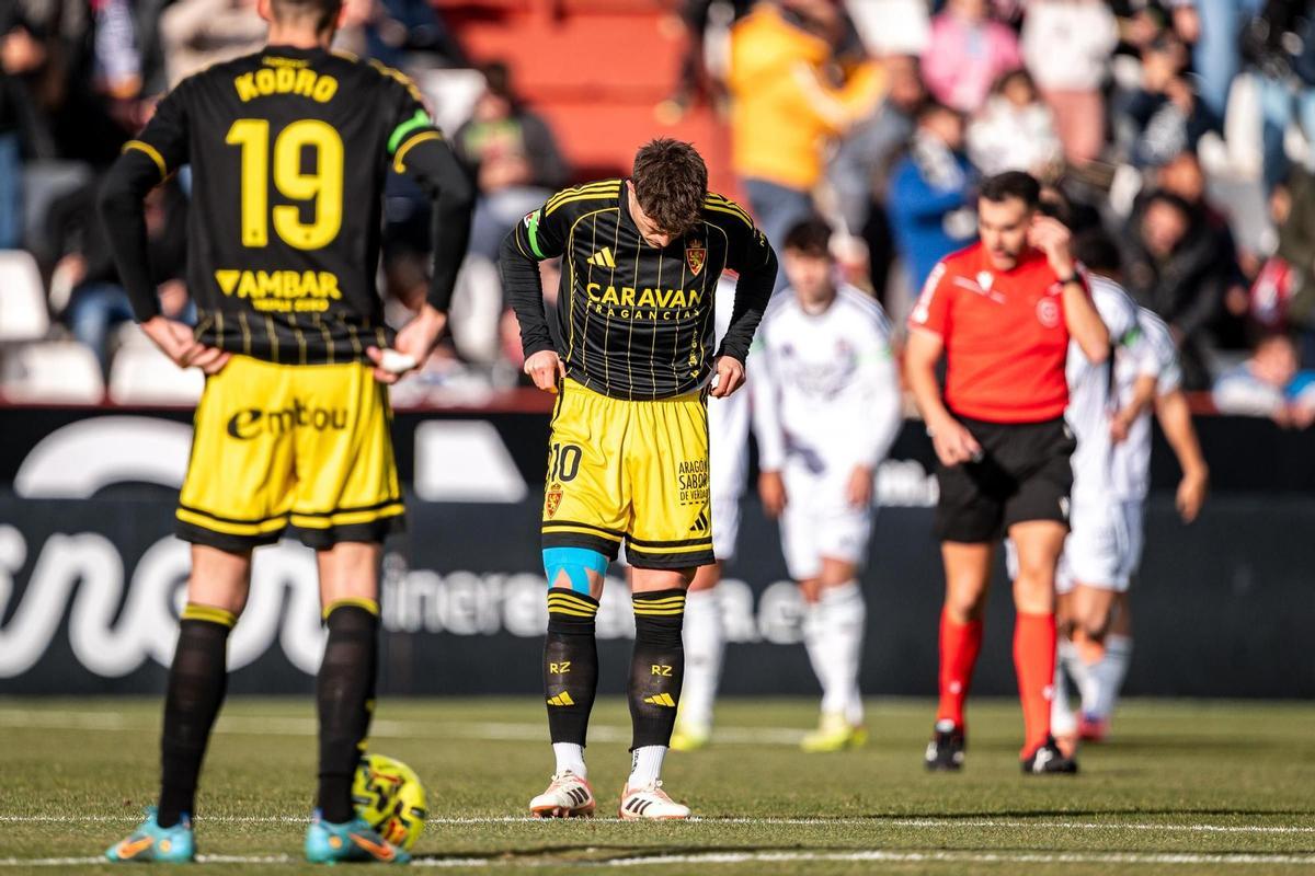 El zaragozano, cabizbajo tras un gol en el partido en Albacete, donde se lesionó el 31 de enero.