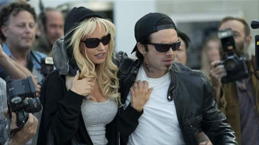 Lily James y Sebastian Stan encarnan a Pamela Anderson y a Tommy Lee en la serie de televisión.