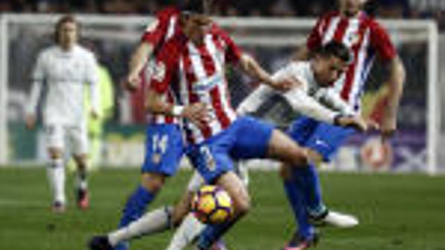 El Madrid s&#039;escapa al capdavant de la lliga amb una golejada al Calderón