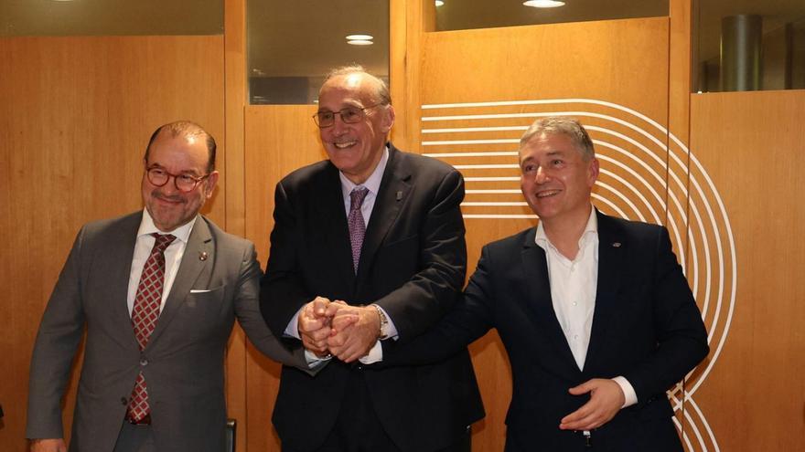 Los tres rectores de las universidades gallegas: Antonio López, Manuel Reigosa y Ricardo Cao.  | |JOSÉ LORES