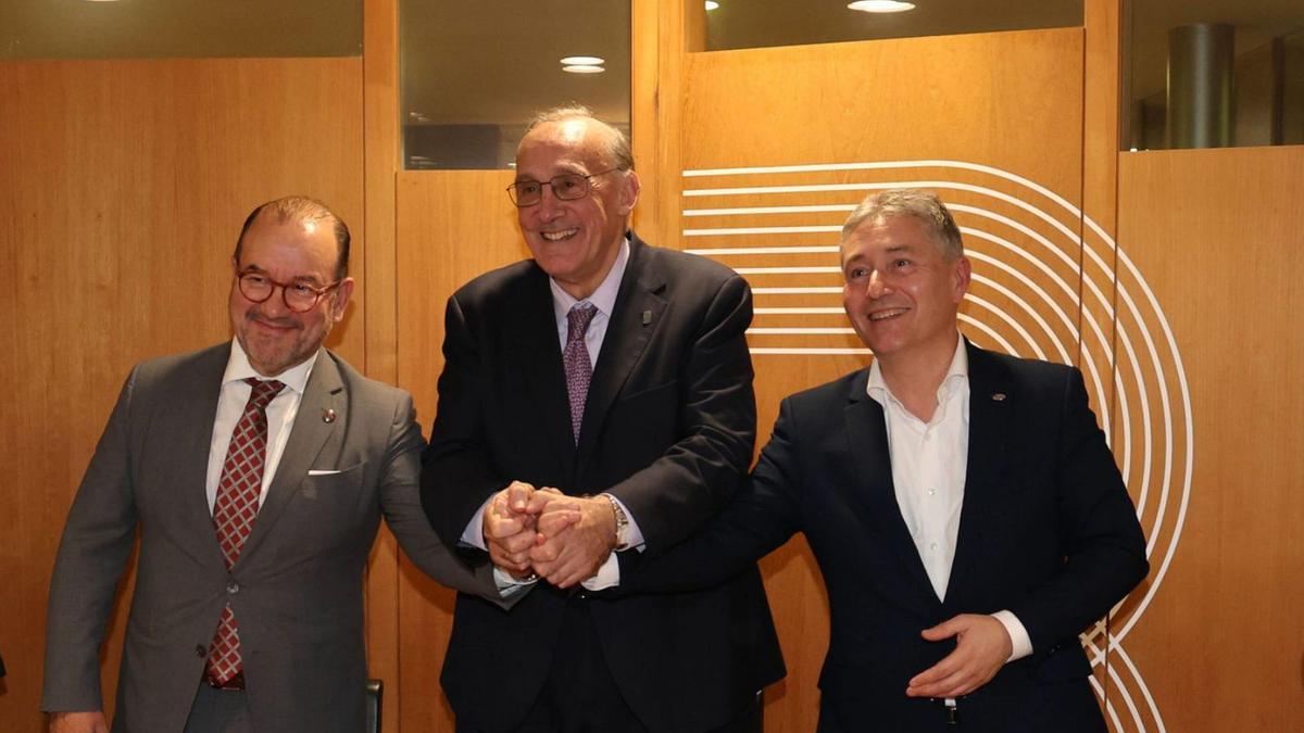 Los tres rectores de las universidades gallegas: Antonio López, Manuel Reigosa y Ricardo Cao.  | |JOSÉ LORES