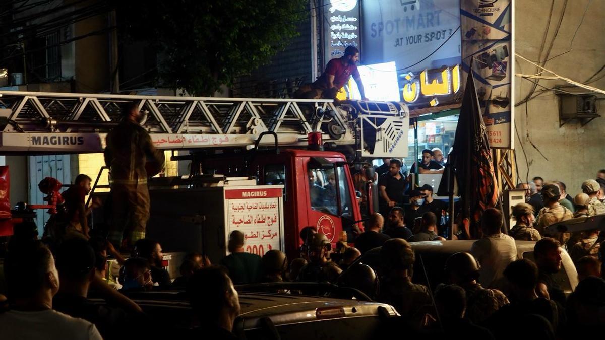 Aspecto del edificio Al Rabiaa, en el barrio de Dahiye, en el sur de Beirut, tras ser bombardeado por un dron israelí.