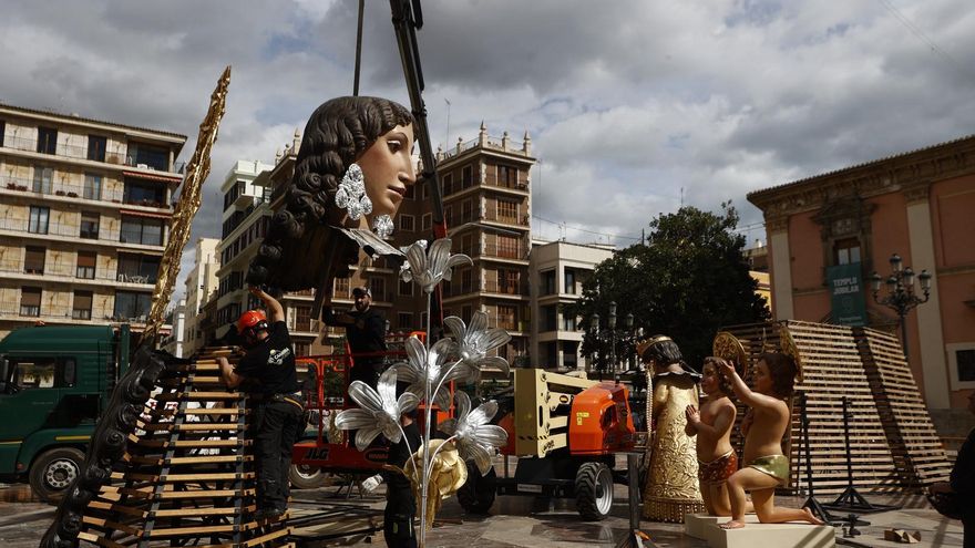 Comienzan a montar el cadafal de la Virgen para la ofrenda
