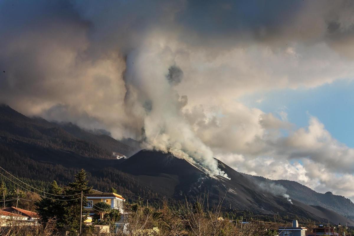 El volcán de La Palma no se agota 65 después de que comenzase la erupción