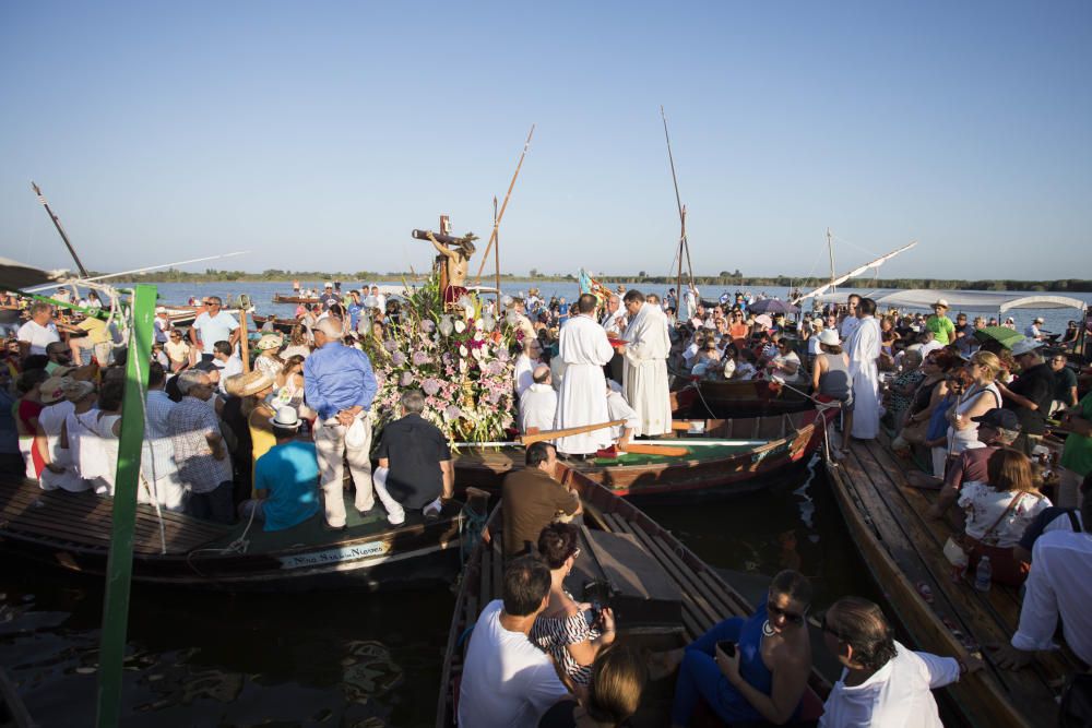 El Cristo del Palmar surca las aguas de l'Albufera