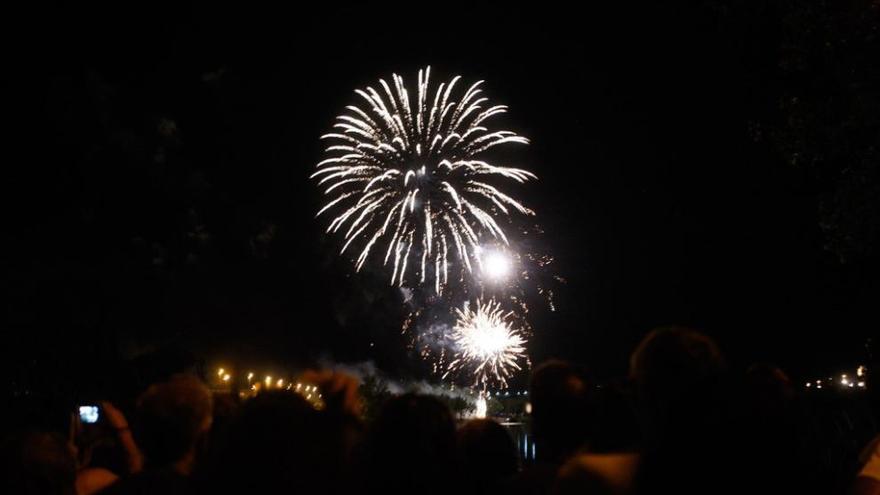 Los fuegos artificiales ponen el broche de oro a San Pedro