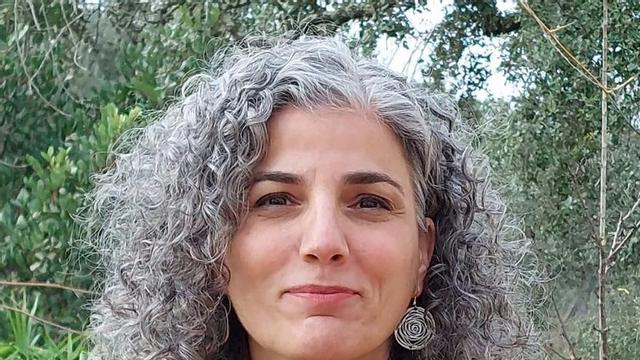 Julia Rípodas, profesora en Badajoz, que presentó este mes su libro «Grita Casandra» en Gijón. | VIOLETA DE LA PEÑA