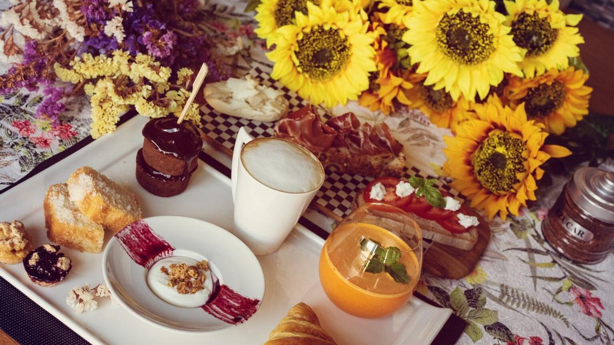 Desayuno artesanal en el Patio del Posadero, en pleno casco histórico.