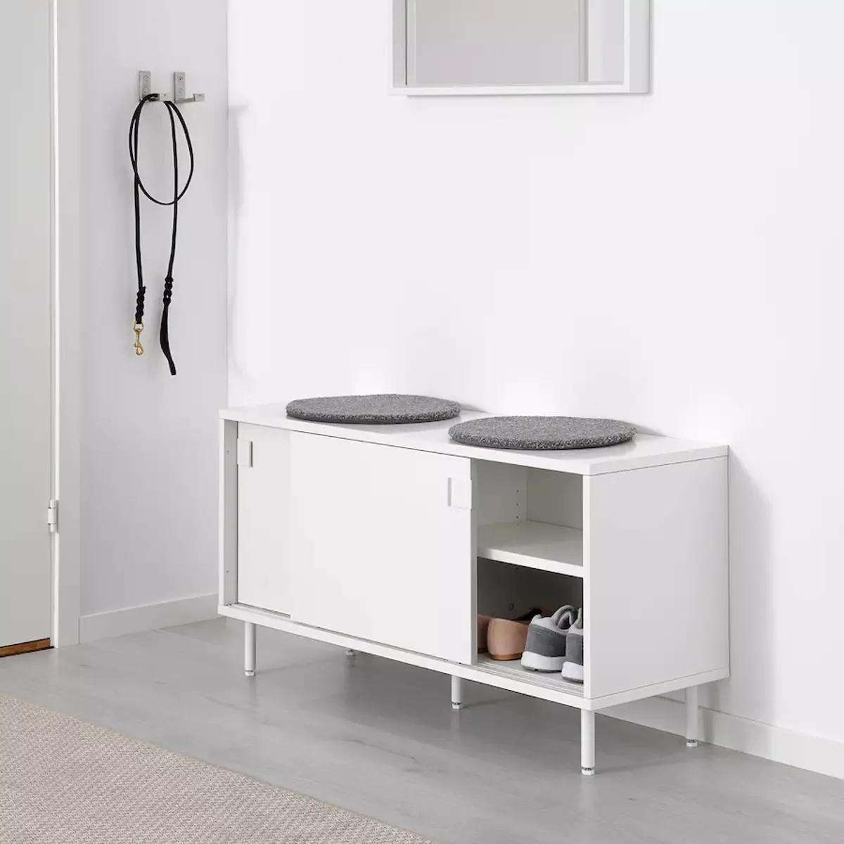 Recibidores Ikea | Este mueble ocupa poco espacio y te sirve como banco y como zapatero