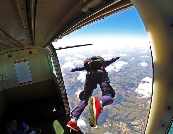 Salto en paracaídas desde un avión: la experiencia definitiva