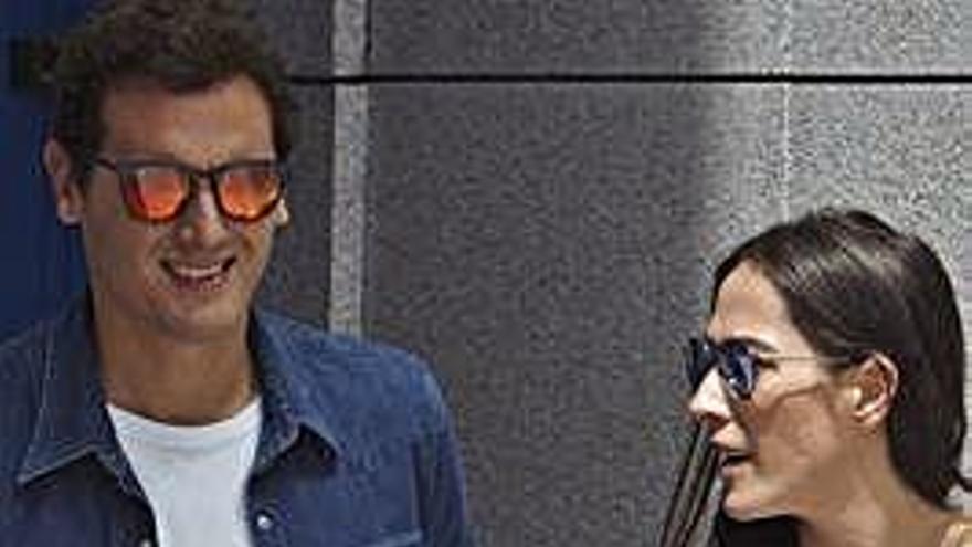 Albert Rivera y Malú, el pasado viernes, a la salida del hospital.