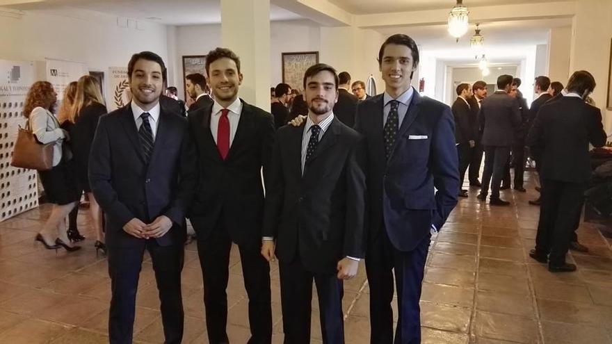 Los integrantes del equipo de debate malagueño son Eloy Moreno, Antonio Méndez, Pablo Camacho y Juan Romera.