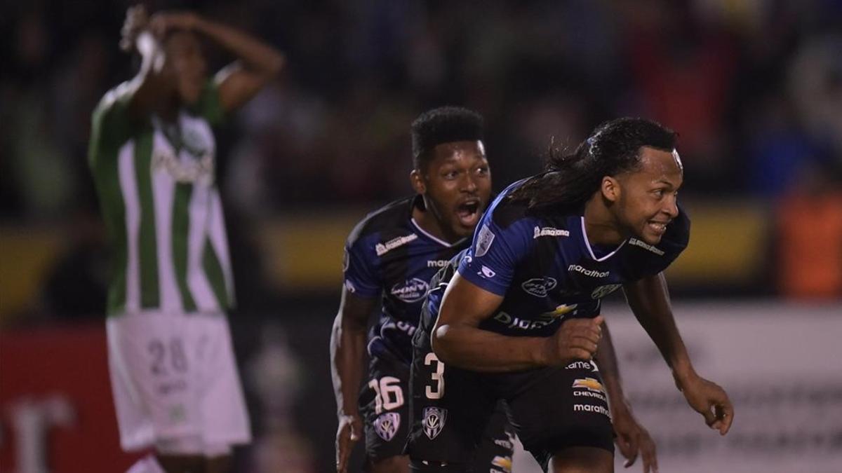 El defensa de Independiente del Valle, Arturo Mina, celebra su gol ante Atlético Nacional en la final de la Copa Libertadores.