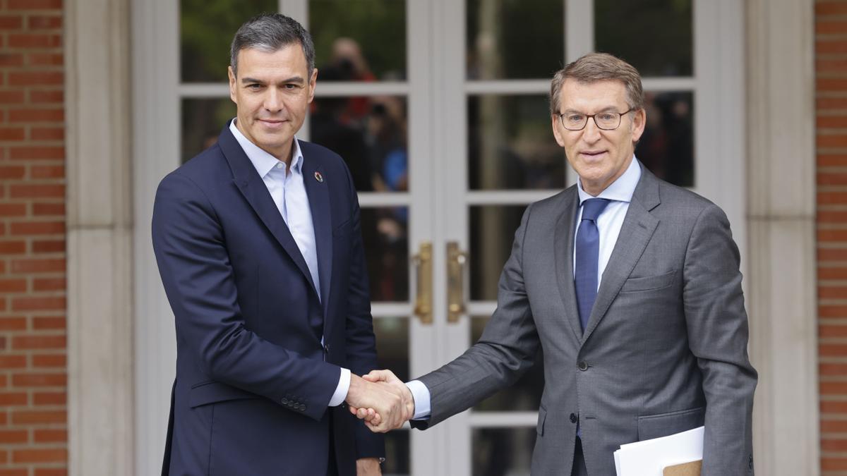 El presidente del Gobierno, Pedro Sánchez, y el líder del PP, Alberto Núñez Feijóo.