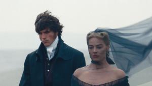 Escena de Cumbres borrascosas con Margot Robbie (d) y Jacob Elordi