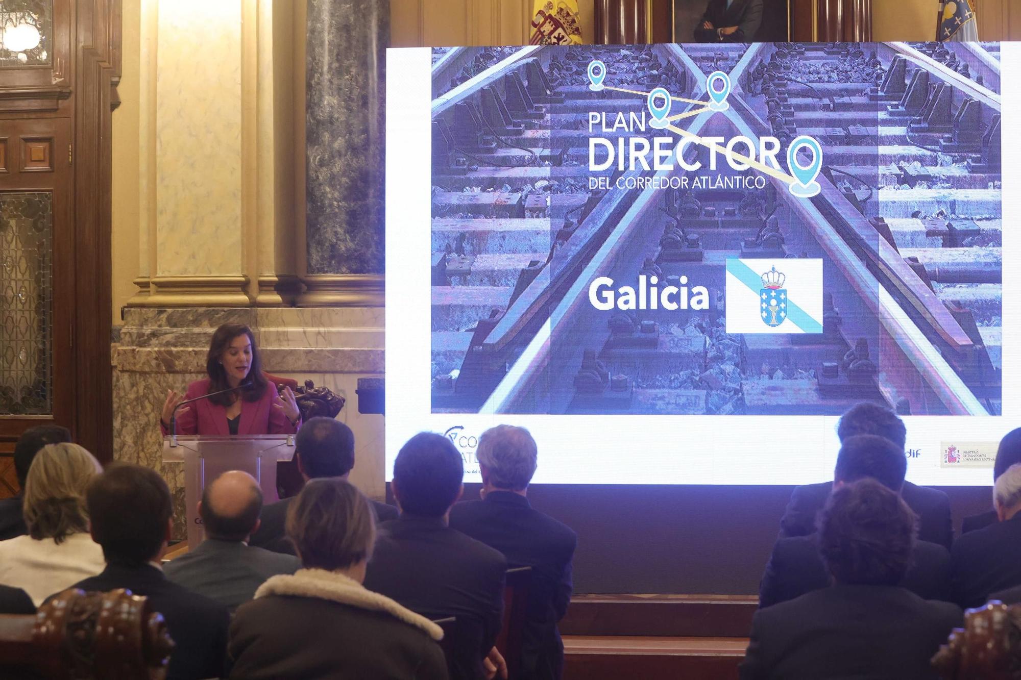 El ministro Óscar Puente presenta en el Ayuntamiento de A Coruña el plan director del Corredor Atlántico