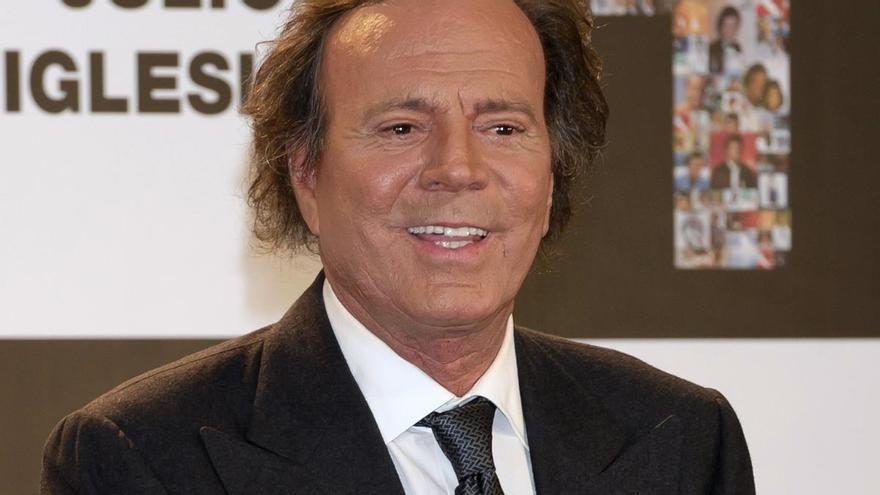 Julio Iglesias, retenido en Punta Cana: esto es lo que llevaba el cantante en la maleta