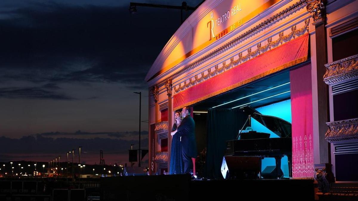 Gijón acogió un gran concierto lírico al aire libre con la Carroza del Teatro Real