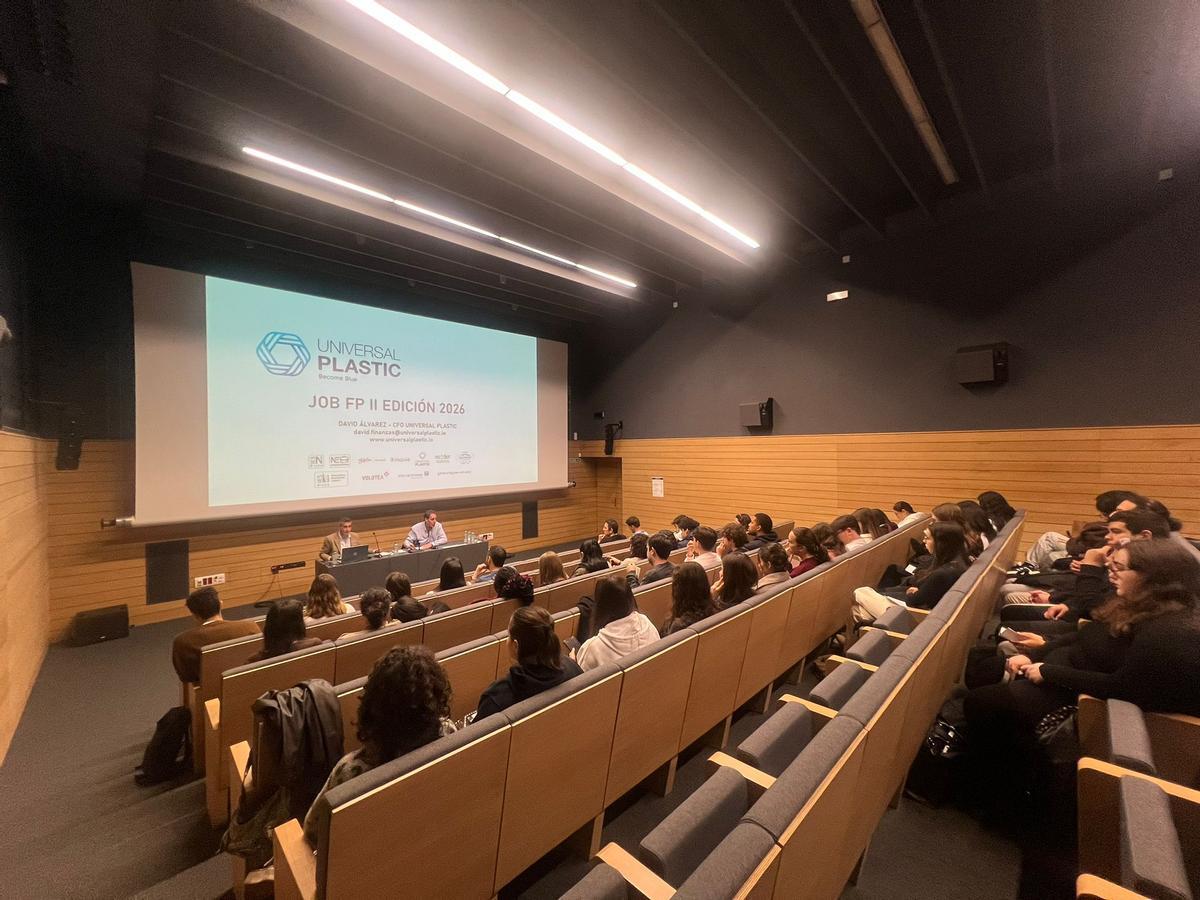 La jornada "Emprendiendo hacia el futuro" del IES Número 1 de Gijón, en imágenes