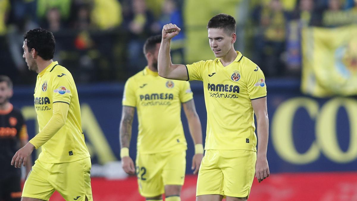 Foyth celebra su gol ante el Valencia CF