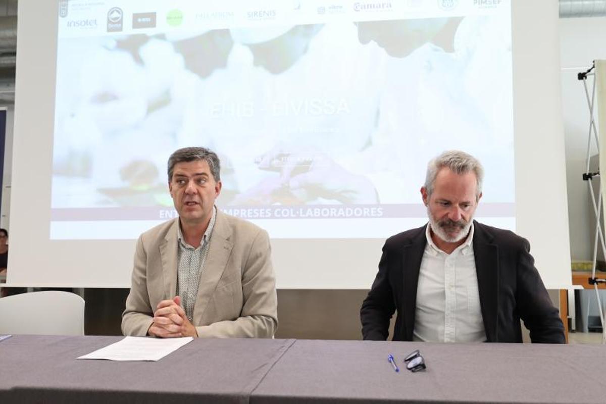 Todas las imágenes de la firma del convenio de la Escuela de Hostelería, el Govern y empresas hoteleras Todas las imágenes de la firma del convenio de la Escuela de Hostelería, el Govern y empresas hoteleras