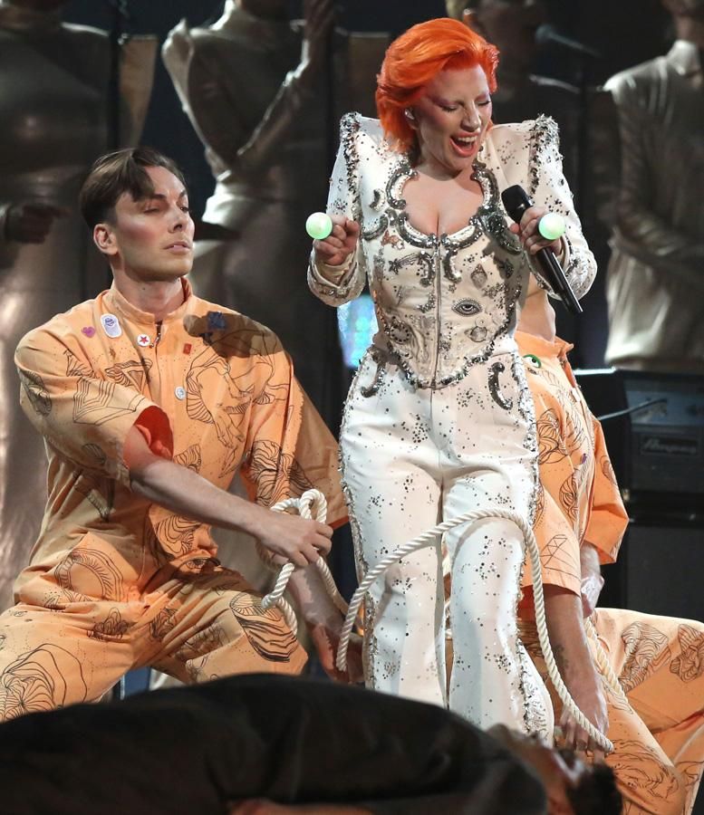 Premios Grammy 2016: Lady Gaga durante su actuación
