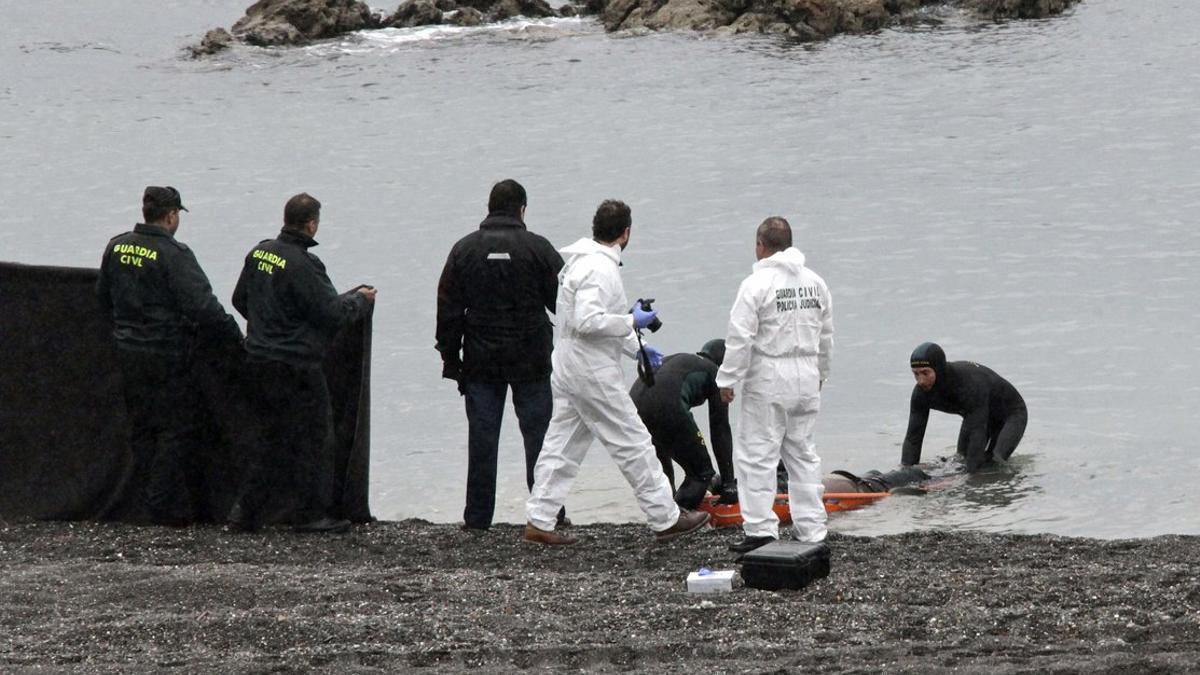 Los 16 guardias civiles de la tragedia del Tarajal serán jugados por homicidio imprudente