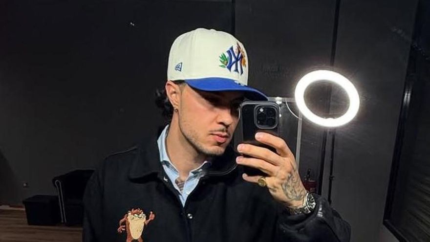 Los clientes de Carlo Costanzia cuentan la inesperada experiencia que han vivido en su nuevo negocio de barbería y estudio de tatuajes: &quot;Pensarlo dos veces&quot;