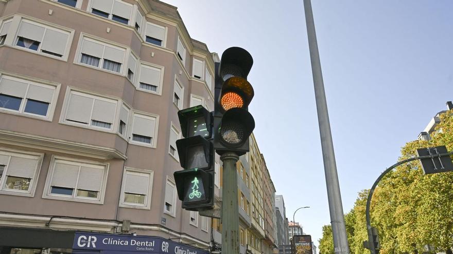 Los profesionales aprueban la supresión de los semáforos en ámbar en A Coruña: "Muchas veces al conductor le es difícil prever qué va a hacer el peatón"
