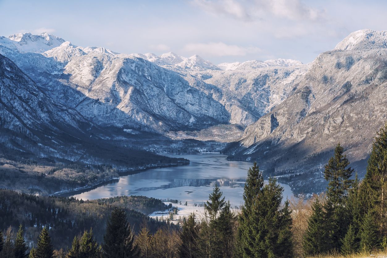 El lago Bohinj es el más grande del país