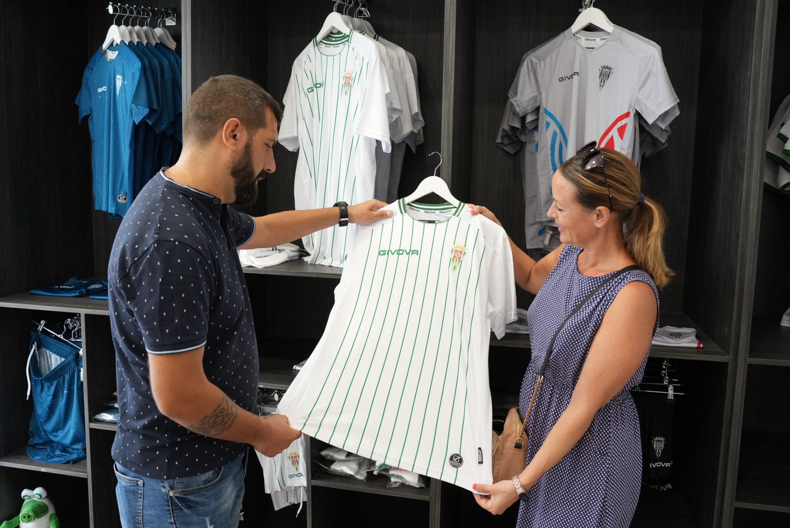 Las imágenes del lanzamiento de las nuevas equipaciones del Córdoba CF