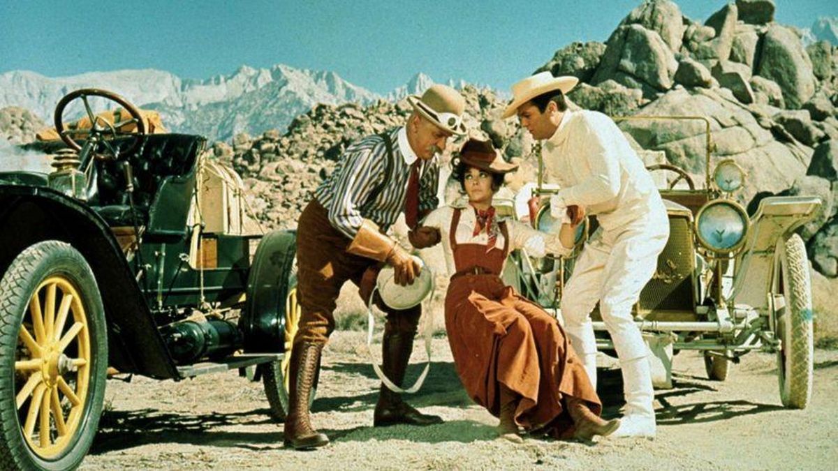 Jack Lemmon, Claudia Cardinale y Tony Curtis, en 'La carrera del siglo', de Blake Edwards.