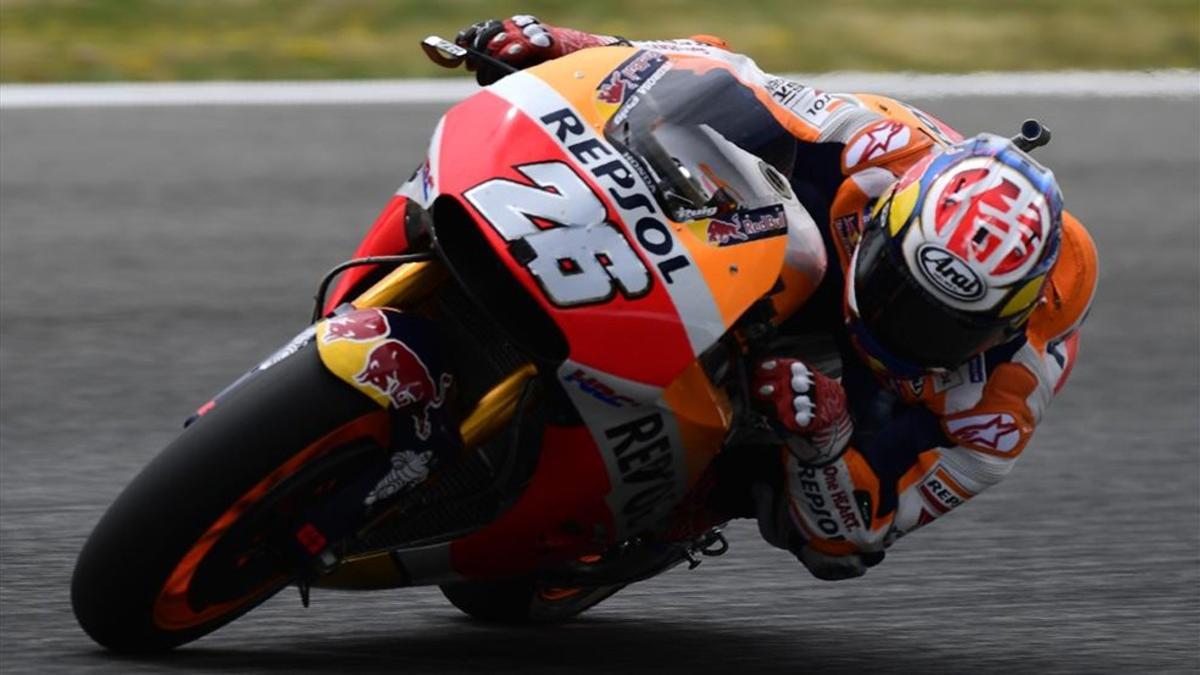 Espectacular imagen de Dani Pedrosa conduciendo su moto