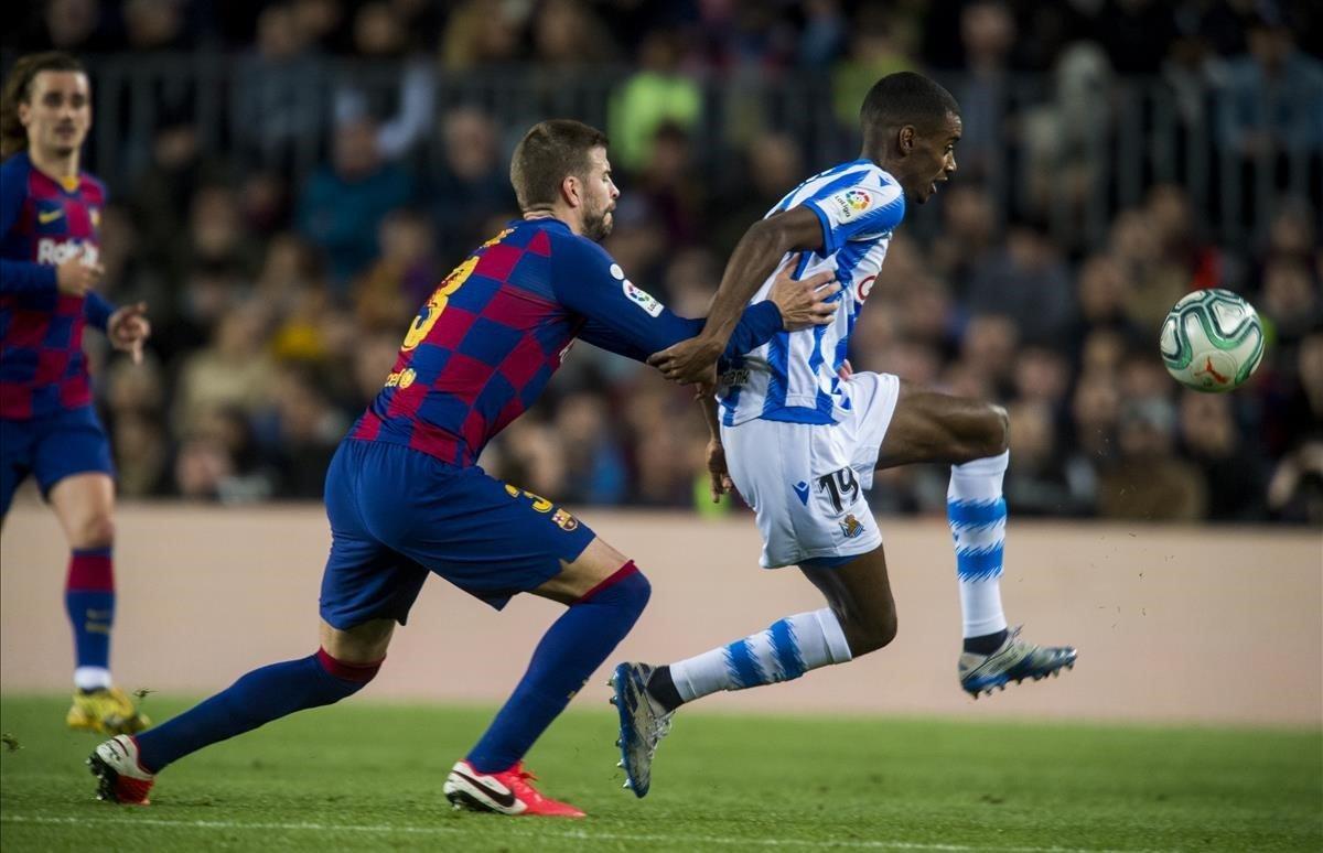 Piqué defendió la portería a cero de Ter Stegen con solvencia.