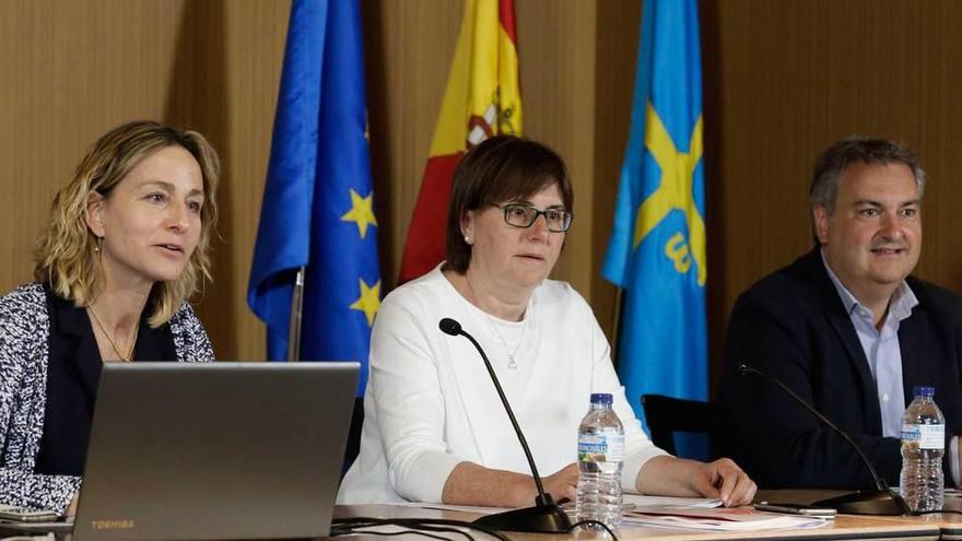 María Montes, Pilar Varela y Fermín Bravo.