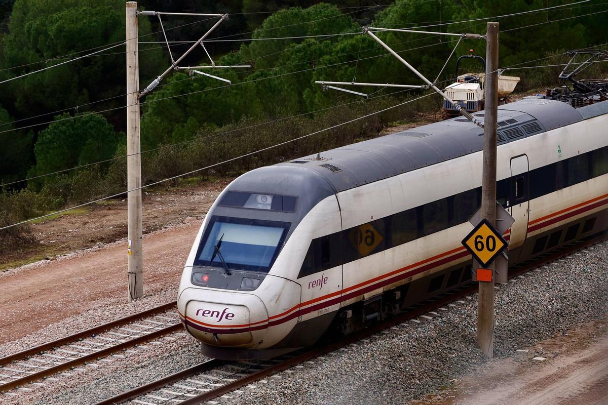 Regresan los servicios de Renfe, Iryo y Ouigo tras ser reparado el tramo afectado por el trágico accidente ferroviario de Adamuz