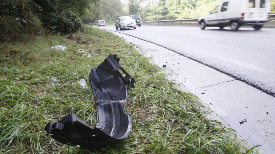 Rastres d&#039;un accident de trànsit a la «carretera de la Vergonya» de Bescanó