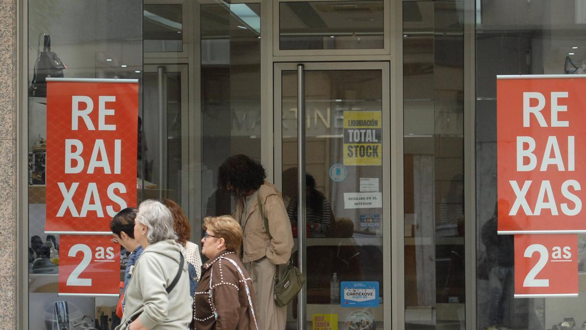 Las tiendas de Lalín finalizan en los próximos días la campaña de rebajas.
