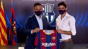 Josep Maria Bartomeu junto al nuevo fichaje, Trincao.