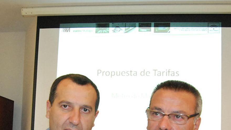 Ruiz Espejo y García Peláez, con los billetes del metro.