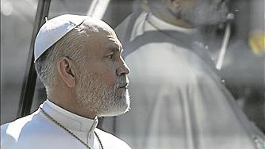 John Malkovich se presenta en el Vaticano