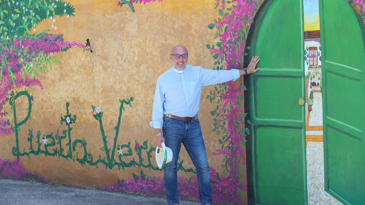 El cura Miguel David Pozo, cabeza visible del proyecto Puerta Verde centrado en niños, adolescentes y jóvenes en desventaja social en los barrios Guadalquivir y Sector Sur