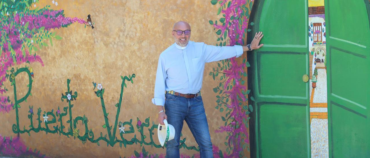 El cura Miguel David Pozo, cabeza visible del proyecto Puerta Verde centrado en niños, adolescentes y jóvenes en desventaja social en los barrios Guadalquivir y Sector Sur