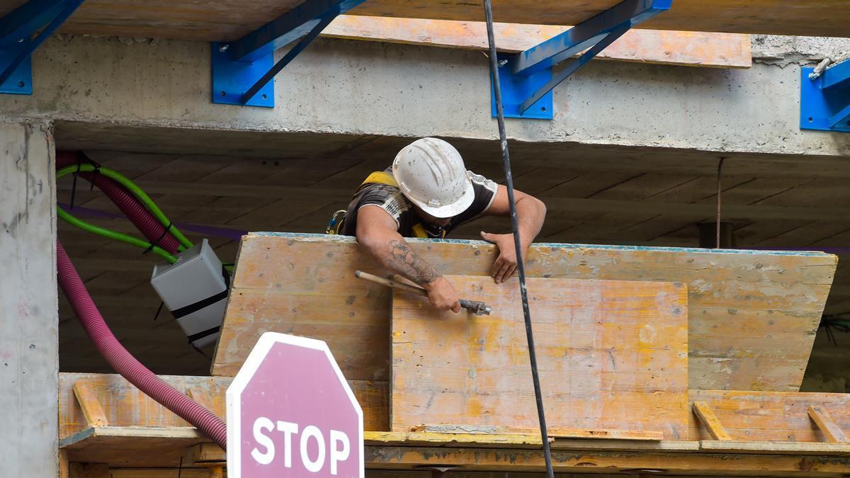 Un trabajador en una obra.