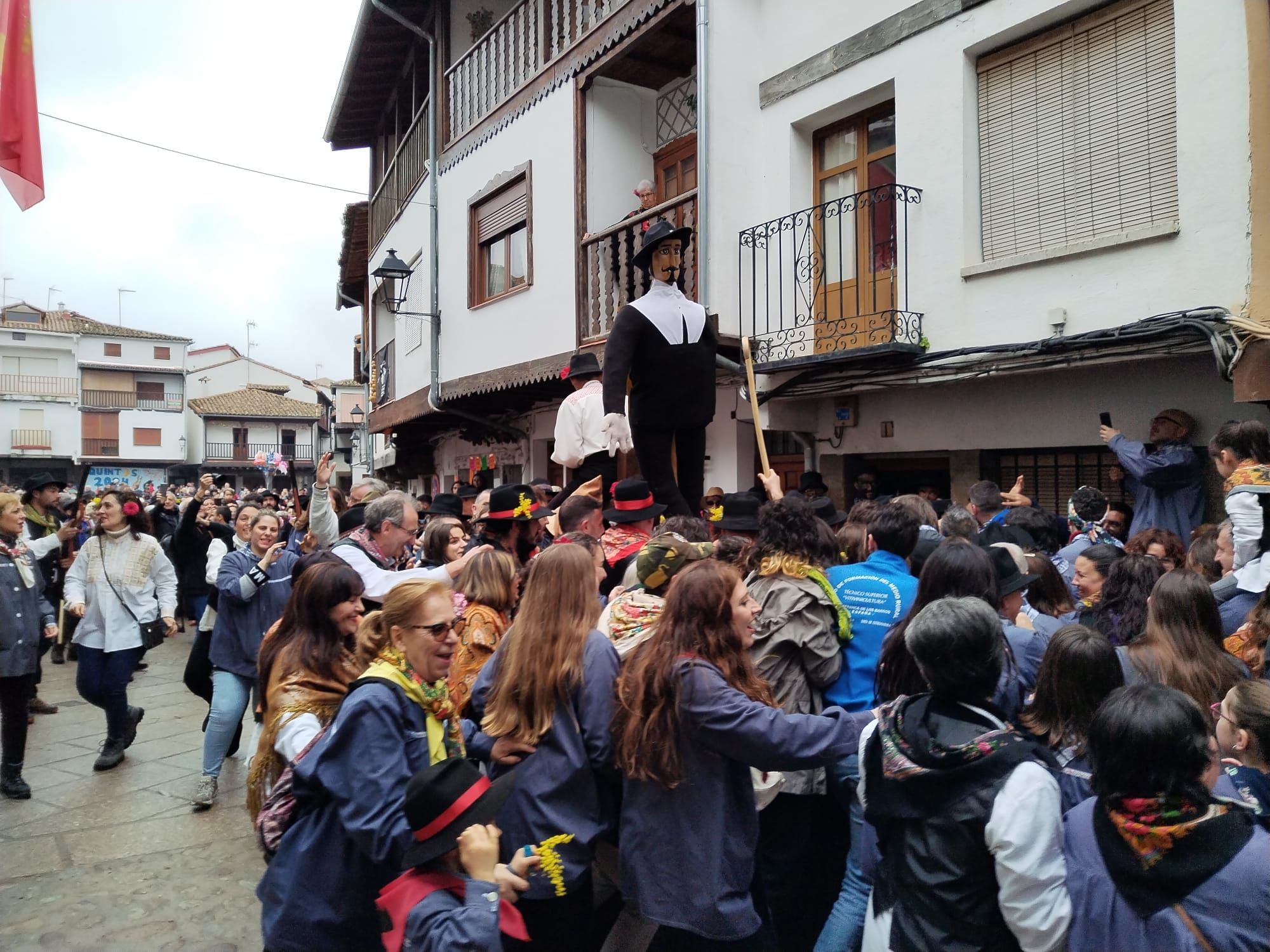 Galería | La misteriosa tradición del Pero Palo llena Villanueva de la Vera