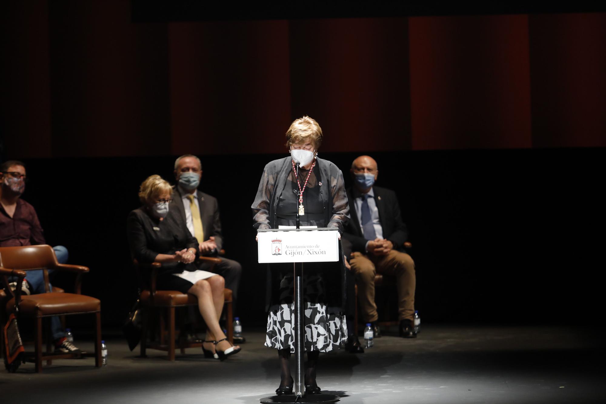 Entrega de honores y distinciones de Gijón en el teatro Jovellanos