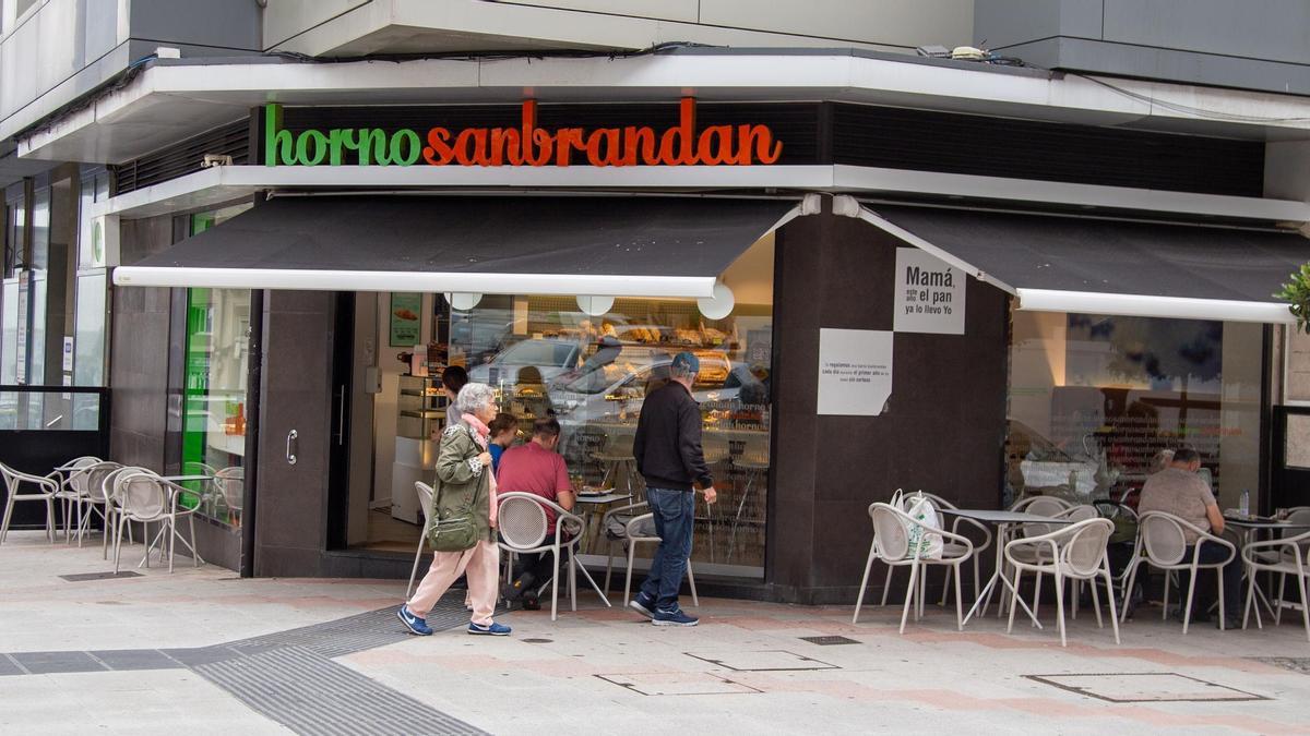 Monbake impulsa con 10 millones la planta de A Coruña de la dueña de las panaderías Sanbrandán