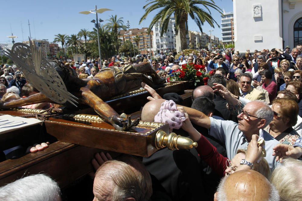 El Cristo del Grao recorre las calles de Poblats Marítims